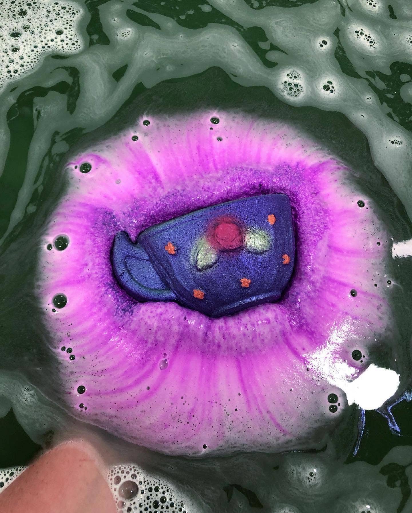 Tea cup bath bomb